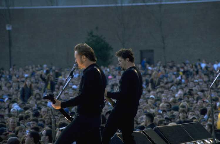 Photo gallery from the gig in Philadelphia, PA shot on November 11, 1997
